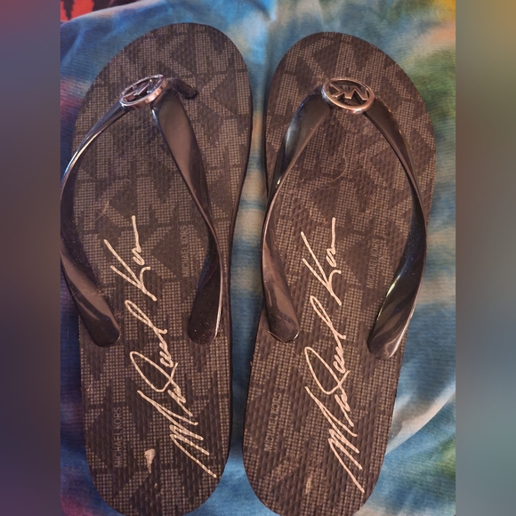 Brand new Michael Kors flip flops - Picture 2 of 6
